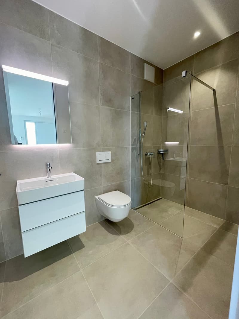 Sonnig, modern und hochwertig – 2.5 Zimmer Wohnung mit unverbaubarer Aussicht (4)