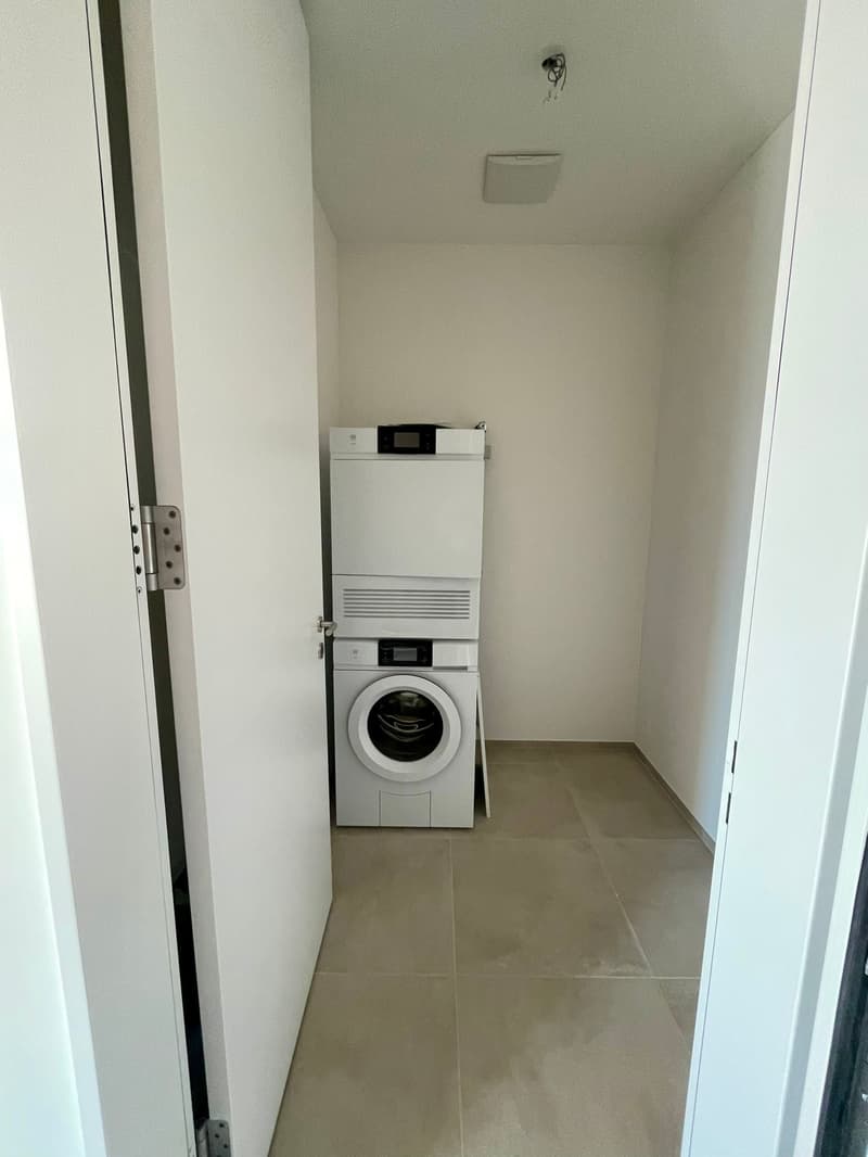 Sonnig, modern und hochwertig – 2.5 Zimmer Wohnung mit unverbaubarer Aussicht (5)