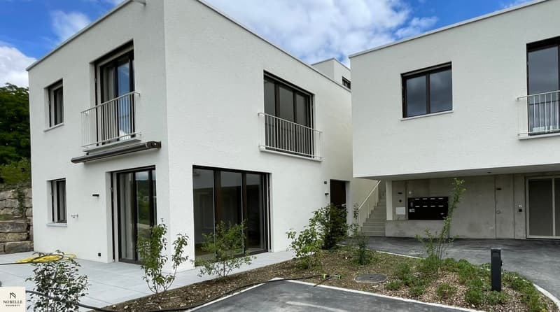 Sunny, modern, and high-quality – 2.5-room apartment with unobstructable views (2)