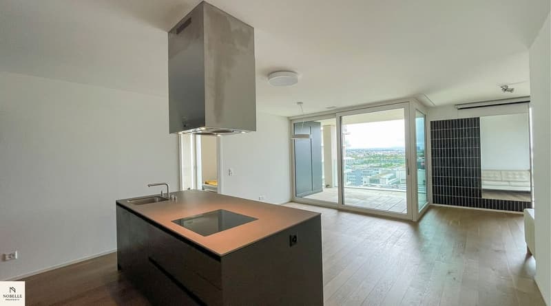 Moderne 2.5-Zimmer-Wohnung im 13. Stock mit atemberaubendem Stadtblick – Glattpark, Zürich (2)