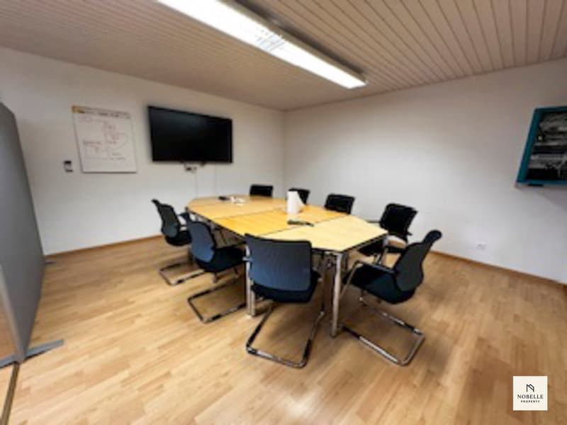 Charmantes Büro mit viel Raum zu attraktivem Mietzins (2)