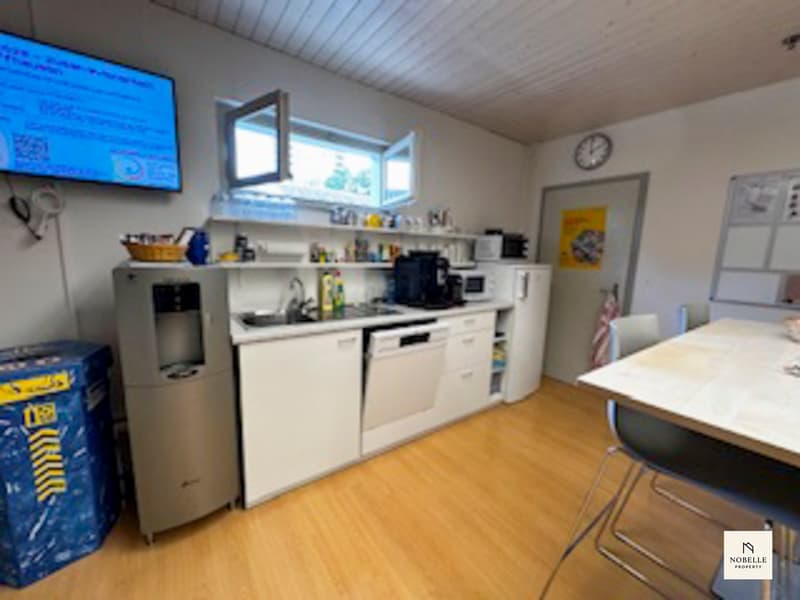 Charmantes Büro mit viel Raum zu attraktivem Mietzins (6)