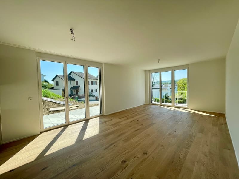TOP: Wohnen mit Weitblick | Moderne 2.5 Zimmer Neubauwohnung mit grosser Terrasse (2)