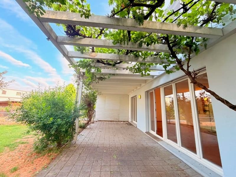Aussergewöhnlich grosszügiges 7.5-Zimmer mit Südgarten und vielseitigem 2. Obergeschoss (6)