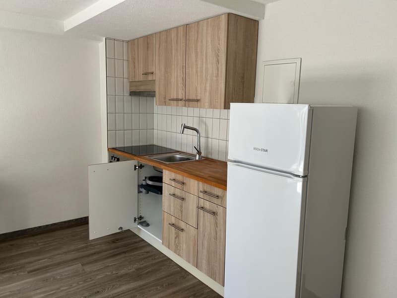 2 Zimmer, private Terrasse und Parkplatz – alles inklusive für CHF 830.– (6)