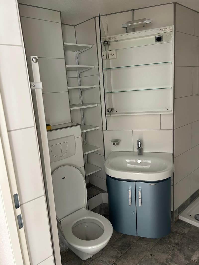 2 Zimmer, private Terrasse und Parkplatz – alles inklusive für CHF 830.– (9)
