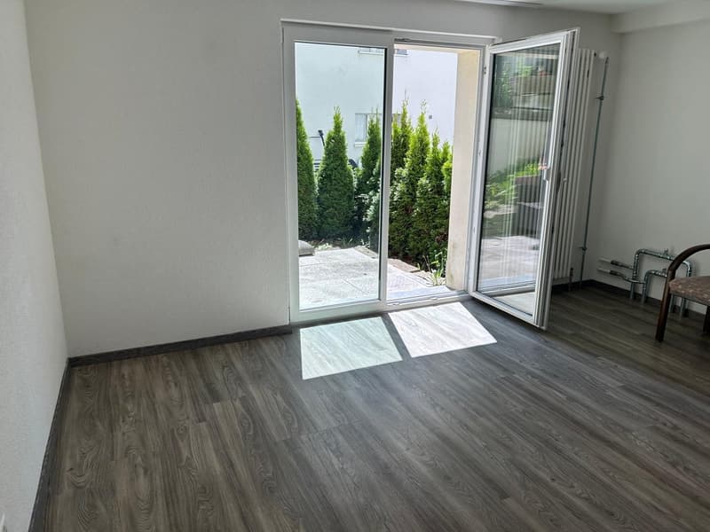 2 Zimmer, private Terrasse und Parkplatz – alles inklusive für CHF 830.– (3)