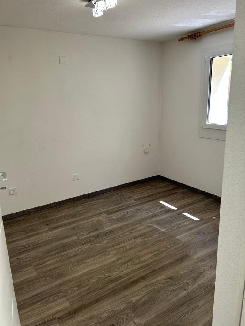 2 Zimmer, private Terrasse und Parkplatz – alles inklusive für CHF 830.– (5)