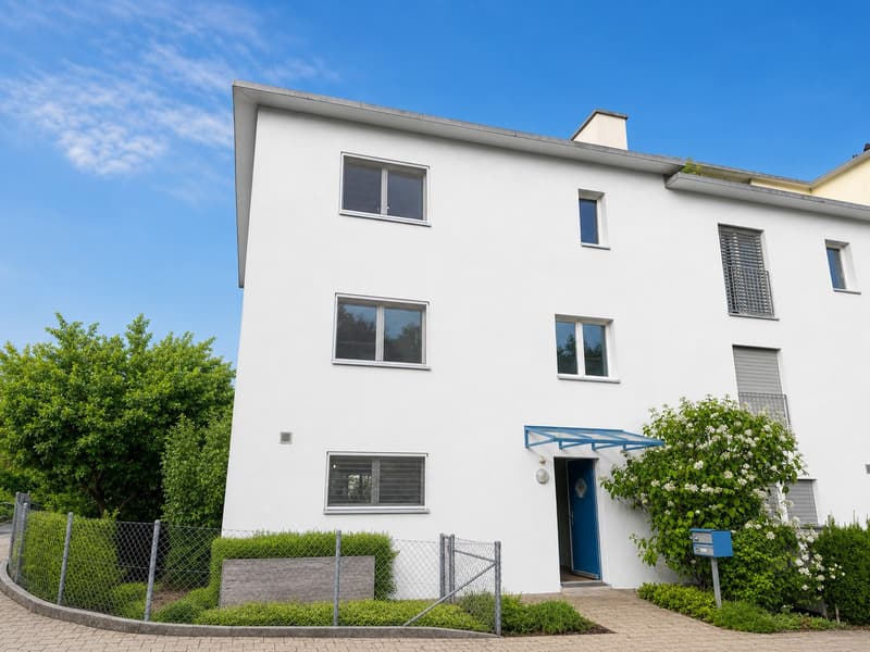 Aussergewöhnlich grosszügiges 7.5-Zimmer mit Südgarten und vielseitigem 2. Obergeschoss (1)
