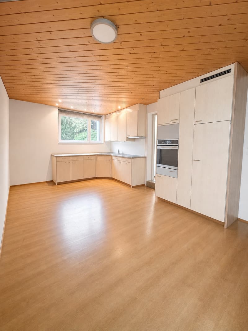 4-Zimmer-Wohnung mit Gewerbepotenzial, zwei Zugängen und Aussenparkplatz – Bezug ab 01.12.2026 (3)