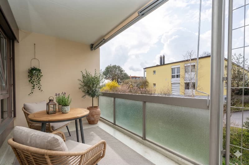 Appartamento di 3.5 locali con balcone e posto auto a Bolligen (11)