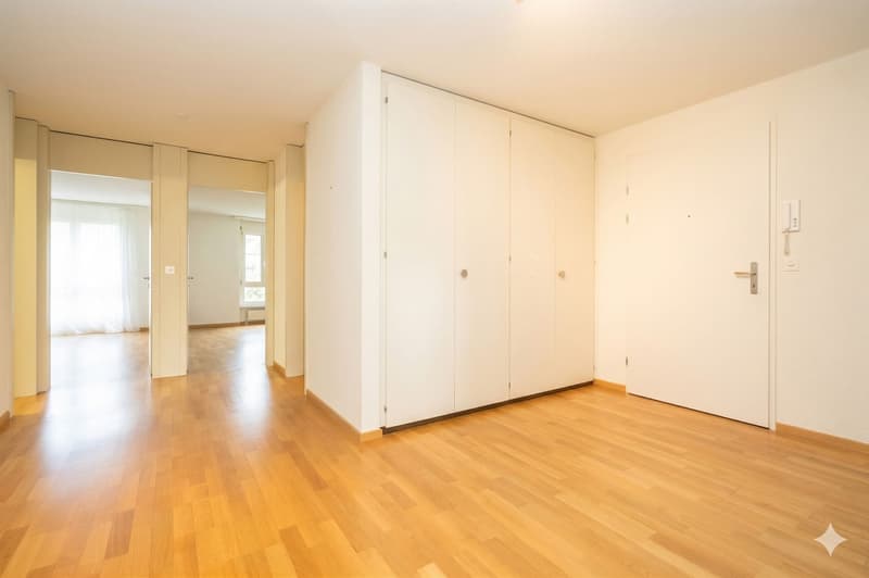 Appartamento di 3.5 locali con balcone e posto auto a Bolligen (12)