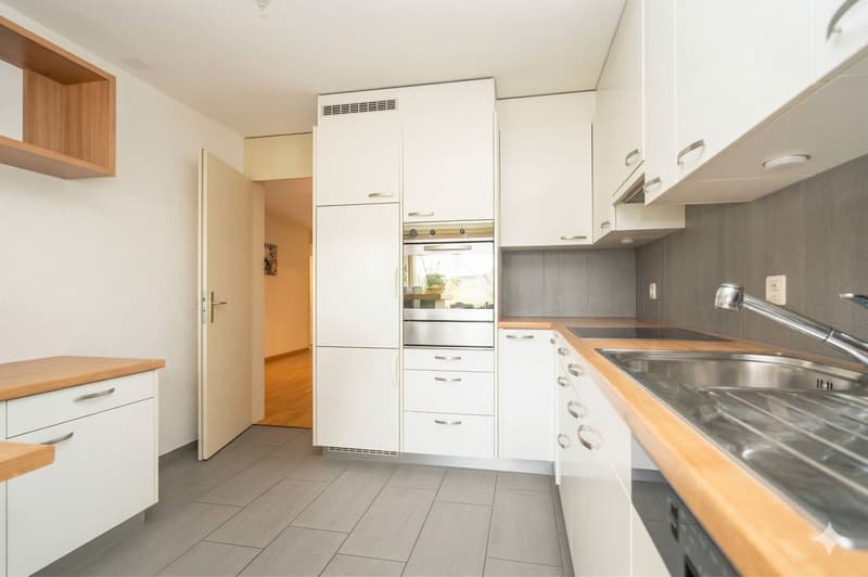Appartamento di 3.5 locali con balcone e posto auto a Bolligen (4)