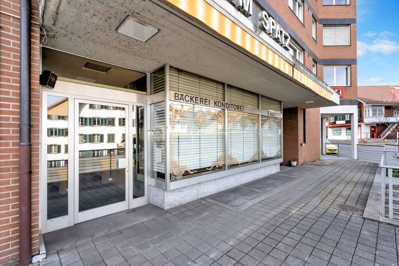 Local commercial situé au centre avec terrasse à Steffisburg à vendre (2)