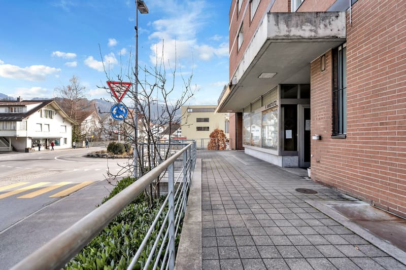 Local commercial situé au centre avec terrasse à Steffisburg à vendre (3)