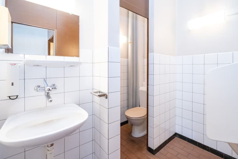 Local commercial situé au centre avec terrasse à Steffisburg à vendre (8)