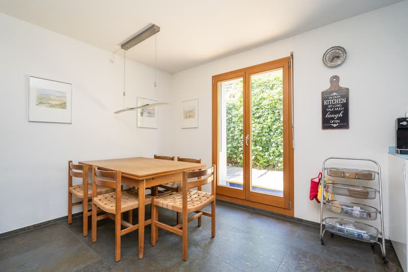5.5-room row house with outdoor seating areas, two balconies, and a parking space (3)