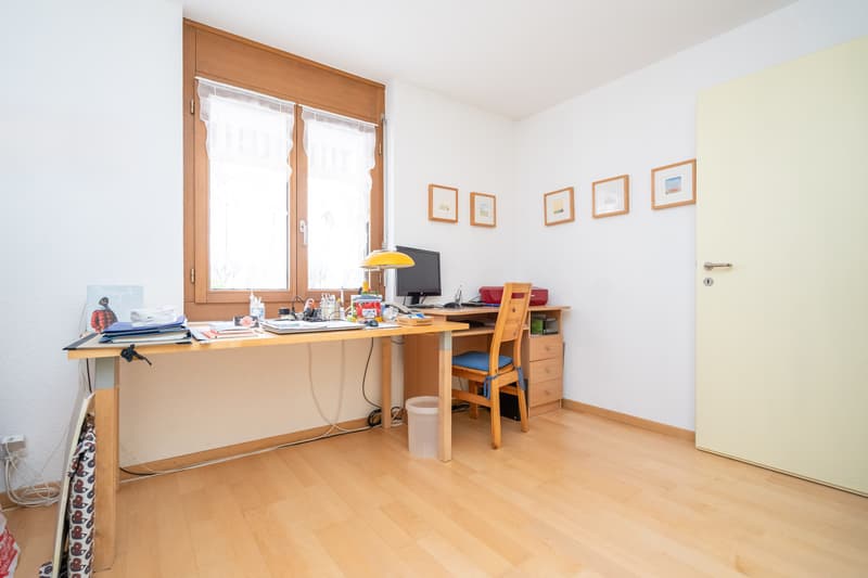 5.5-room row house with outdoor seating areas, two balconies, and a parking space (10)