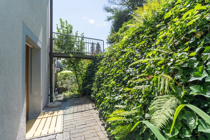 5.5-room row house with outdoor seating areas, two balconies, and a parking space (12)