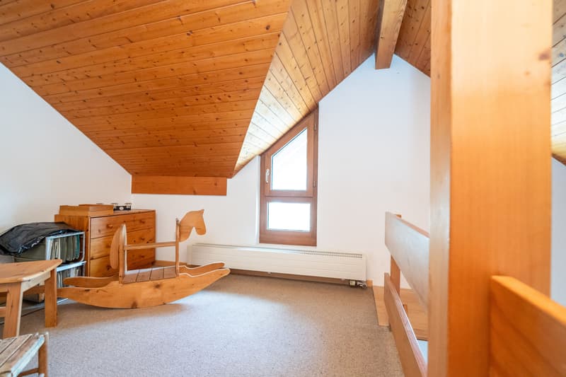5.5-room row house with outdoor seating areas, two balconies, and a parking space (9)