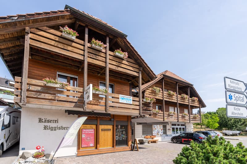 Residential and commercial property with cheese production in Riggisberg (1)
