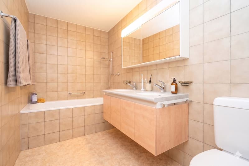 Bright 4.5-room apartment with parking space in Bolligen (6)