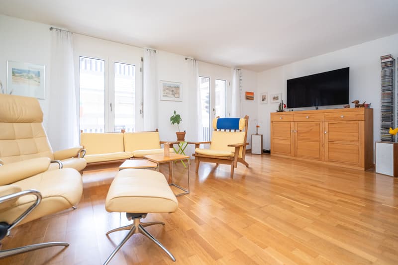 5.5-Zimmer-Reihenhaus mit Aussensitzplätzen, zwei Balkonen und einem Einstellhallenplatz (8)
