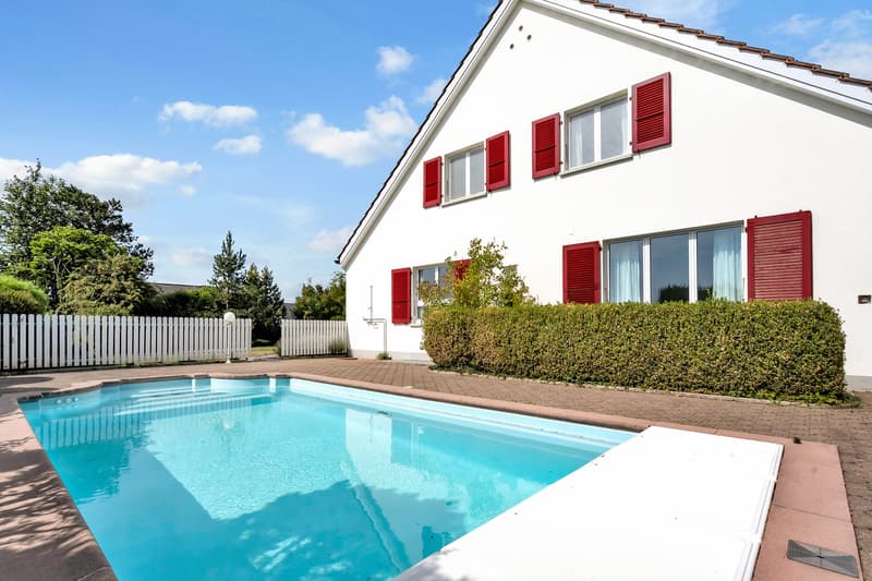 Grosszügiges Wohnen mit unverbaubarem Weitblick - Familienresidenz mit Pool in Frauenkappelen (3)