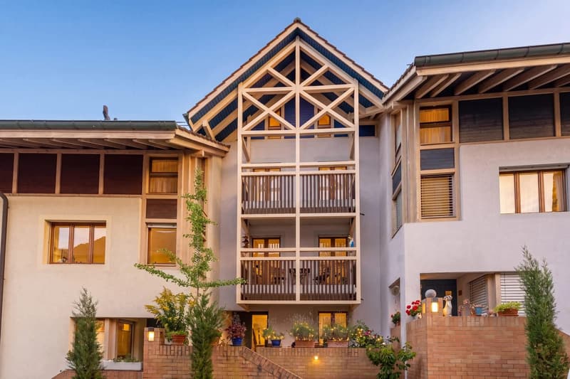 Seltene Gelegenheit: 5.5-Zimmer-Reihenhaus mit Aussensitzplätzen, zwei Balkonen und einem Einstellhallenplatz (12)