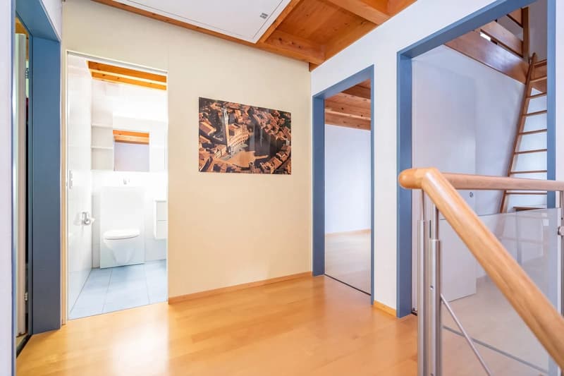 Seltene Gelegenheit: 5.5-Zimmer-Reihenhaus mit Aussensitzplätzen, zwei Balkonen und einem Einstellhallenplatz (7)