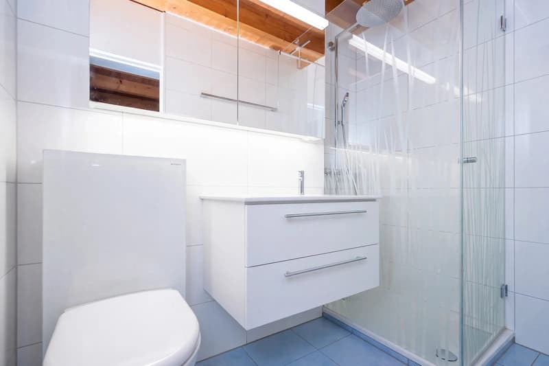 Seltene Gelegenheit: 5.5-Zimmer-Reihenhaus mit Aussensitzplätzen, zwei Balkonen und einem Einstellhallenplatz (8)