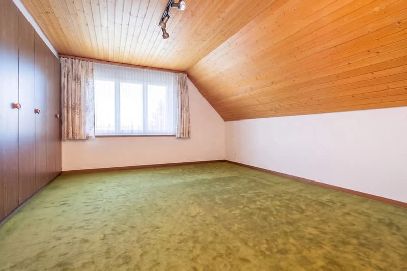 Freistehendes Einfamilienhaus mit Einliegerwohnung und Baulandreserve (11)