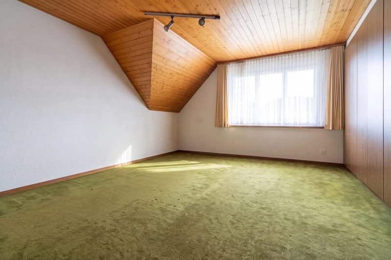 Freistehendes Einfamilienhaus mit Einliegerwohnung und Baulandreserve (7)