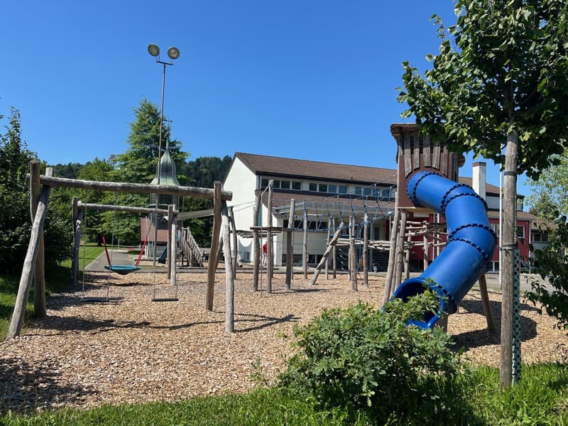 Living by the stream in the idyllic Hendschiken with good connections to Lenzburg, Aarau, and Zurich (22)