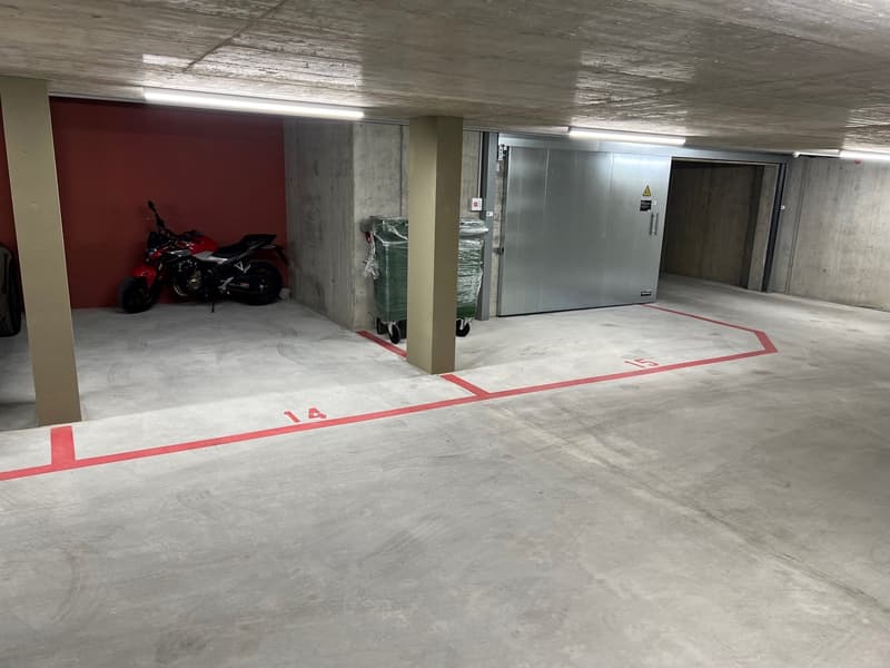 Parking space or double parking space, also available with a small lockable cellar if desired (3)