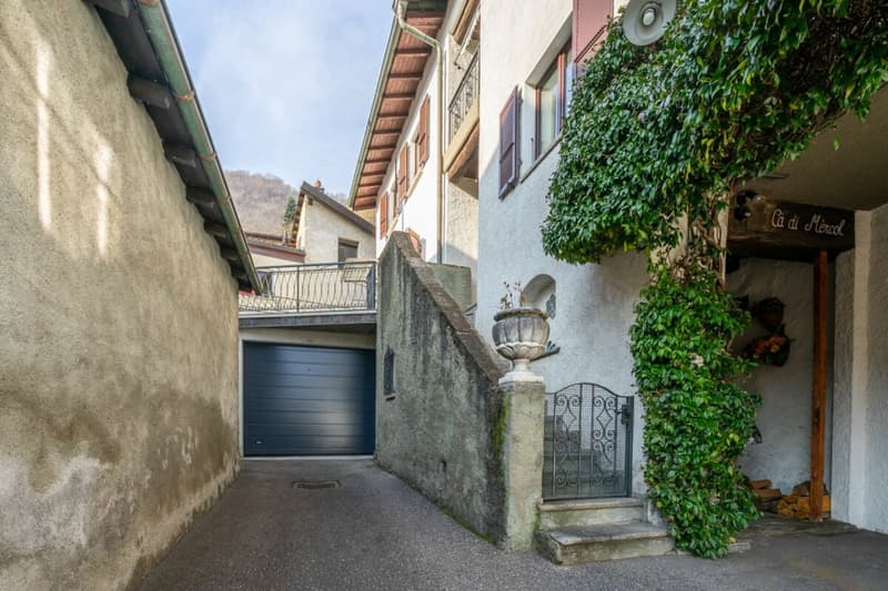 GRAVESANO · DETACHED HOUSE IN THE HISTORIC CORE WITH LARGE TERRACE (10)