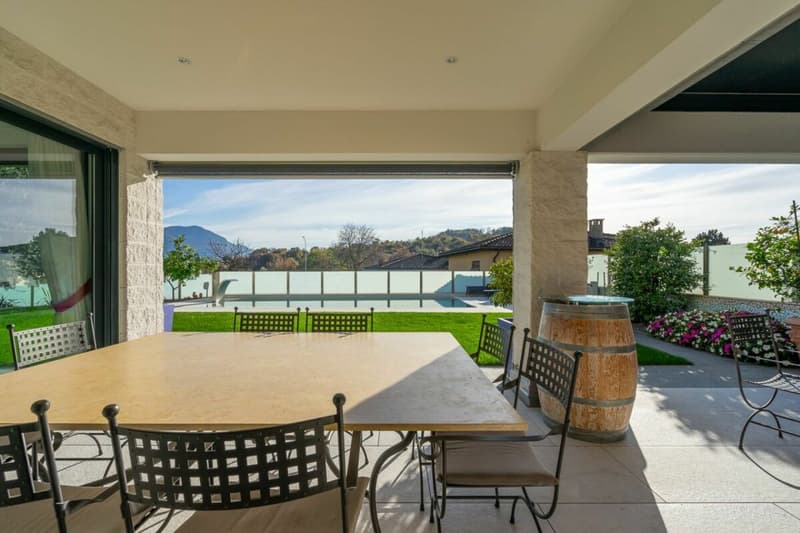 COMANO · MODERNE VILLA MIT SCHWIMMBAD UND FORTGESCHRITTENER DOMOTIK (13)