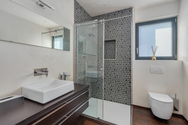 COMANO · MODERNE VILLA MIT SCHWIMMBAD UND FORTGESCHRITTENER DOMOTIK (10)