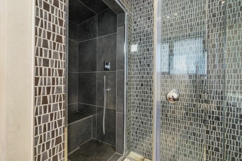 COMANO · MODERNE VILLA MIT SCHWIMMBAD UND FORTGESCHRITTENER DOMOTIK (11)