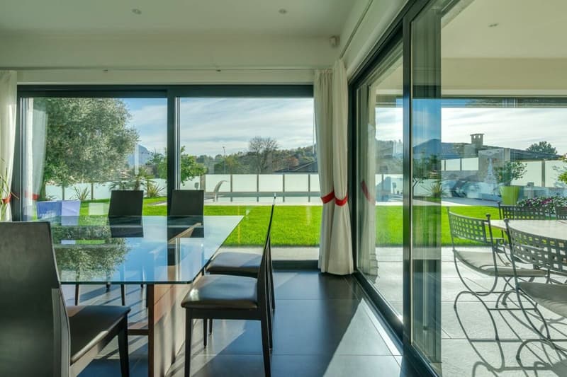COMANO · MODERNE VILLA MIT SCHWIMMBAD UND FORTGESCHRITTENER DOMOTIK (6)