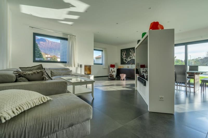 COMANO · MODERNE VILLA MIT SCHWIMMBAD UND FORTGESCHRITTENER DOMOTIK (4)