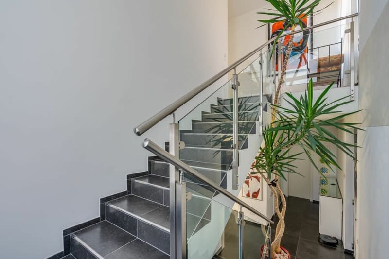 COMANO · MODERNE VILLA MIT SCHWIMMBAD UND FORTGESCHRITTENER DOMOTIK (12)