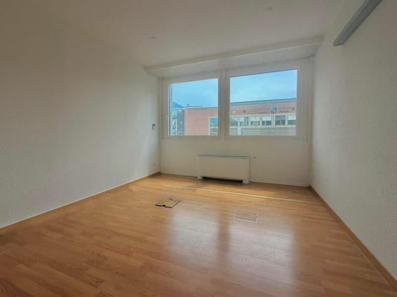 LUGANO · MODERN OFFICES WITH KITCHEN AND ACCESSIBLE BATHROOM · AVAILABLE IMMEDIATELY (8)