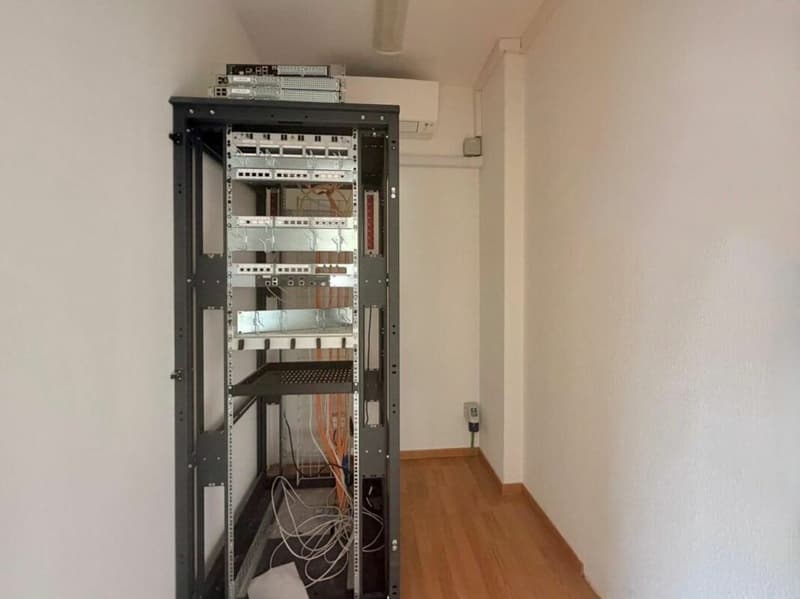 LUGANO · MODERN OFFICES WITH KITCHEN AND ACCESSIBLE BATHROOM · AVAILABLE IMMEDIATELY (12)