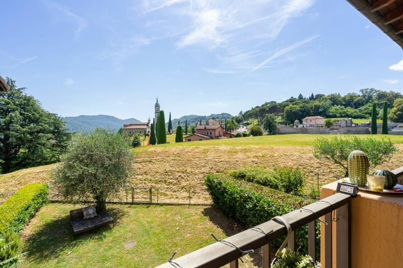 COLLINA D'ORO - CASA CON GIARDINO IN UNA DELLE ZONE PIÙ RICERCATE DEL LUGANESE (7)