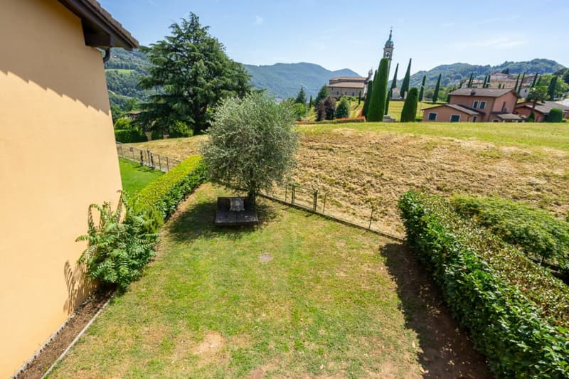 COLLINA D'ORO - CASA CON GIARDINO IN UNA DELLE ZONE PIÙ RICERCATE DEL LUGANESE (10)