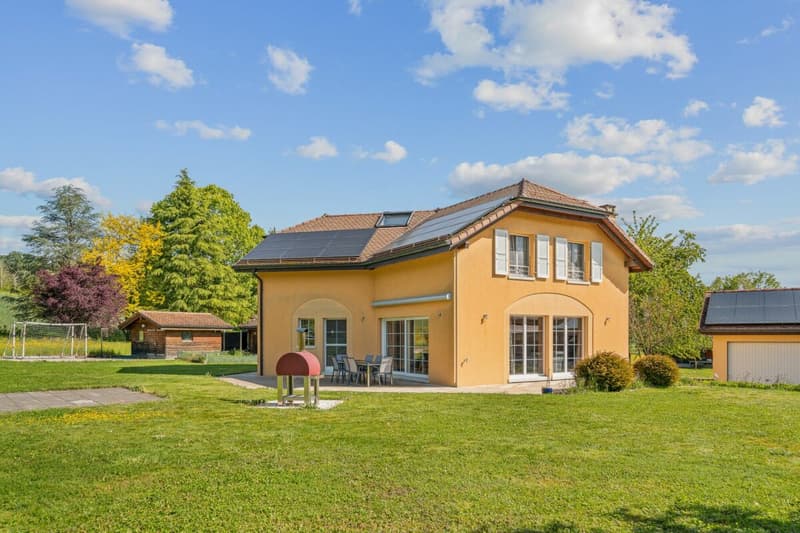 Superbe villa individuelle avec un vaste terrain (2)