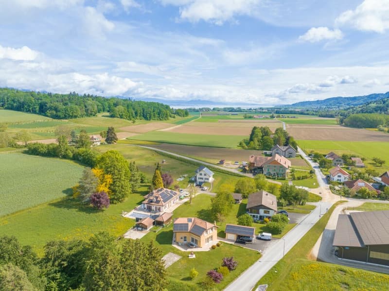 Superbe villa individuelle avec un vaste terrain (3)