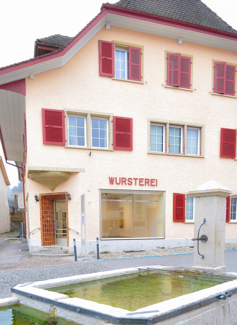 Local commercial au rez-de-chaussée d'un charmant immeuble ancien à Erlach – disponible immédiatement (2)