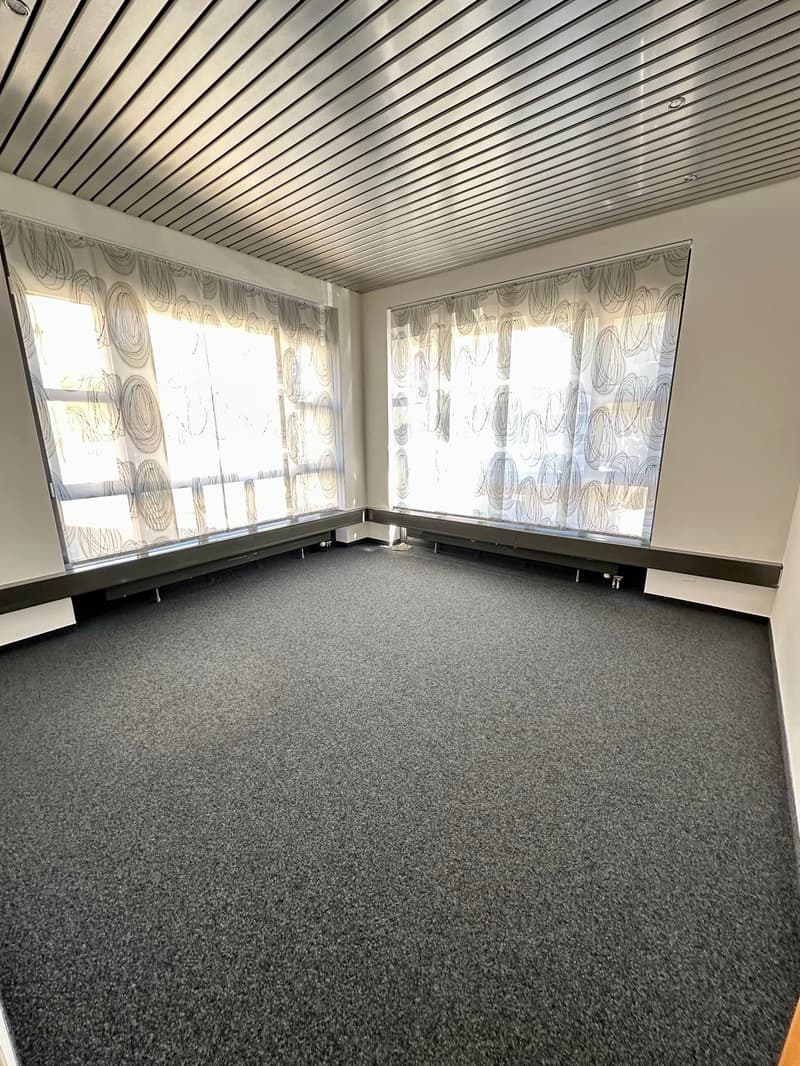Attraktive, modern ausgebaute Bürofläche an zentraler Lage in Flawil (22)